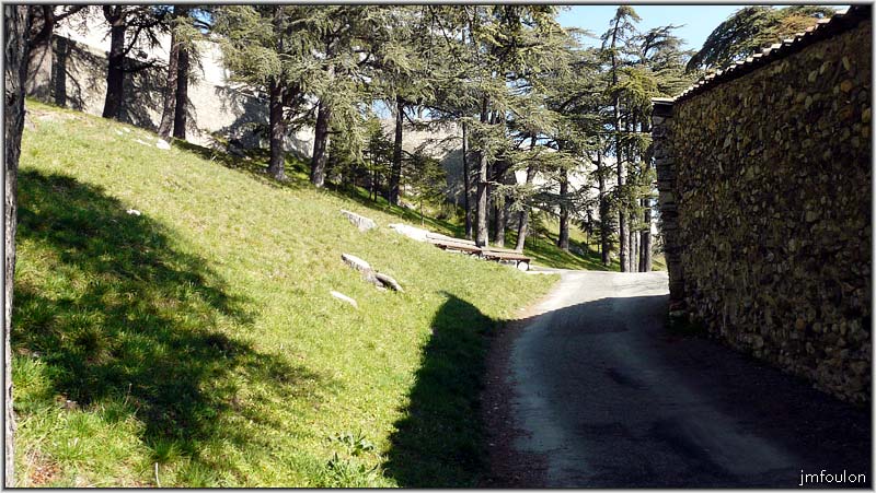 rue-remparts-3web.jpg - La Coste - Haut de la rue des Remparts