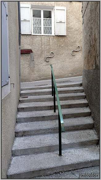 sisteron-traverse-rieu-2web.jpg - Traverse Rieu - Entrée depuis la rue Deleuze