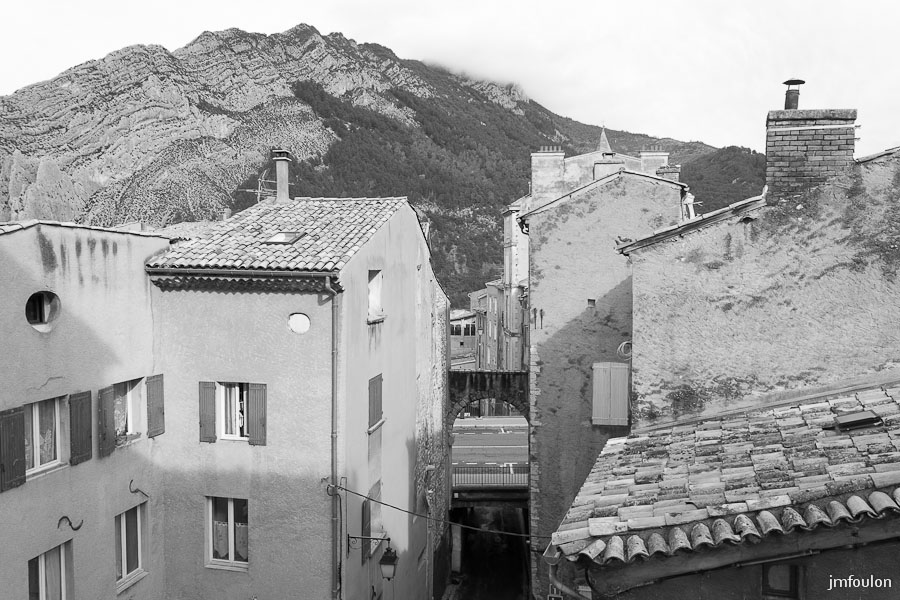 sisteron_n-b-001web.jpg - Vue sur la Baume depuis chez moi.