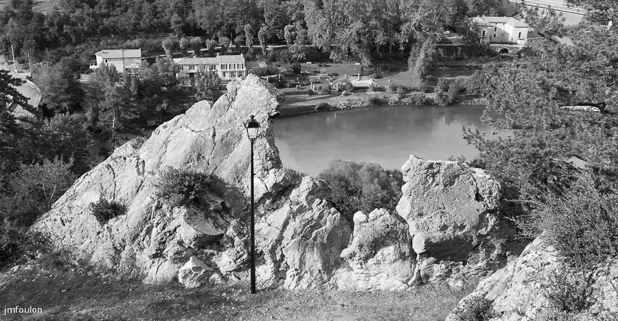sisteron_n-b-011web.jpg - Le Rocher du Dromadaire, le Buech et la Casette