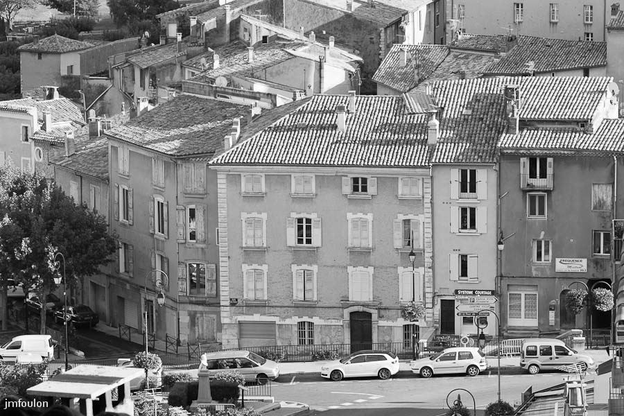 sisteron_n-b-028web.jpg - Vue depuis la rue de la Coste au niveau du tunnel.