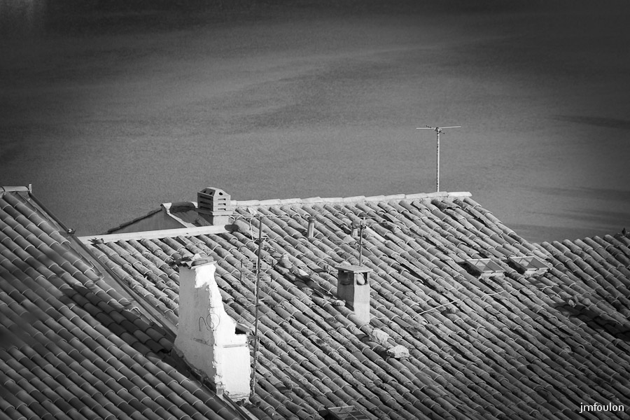 sisteron_n-b-030web.jpg - Toitures rue Saunerie et  Durance.depuis la rue Poterie à  la Coste.