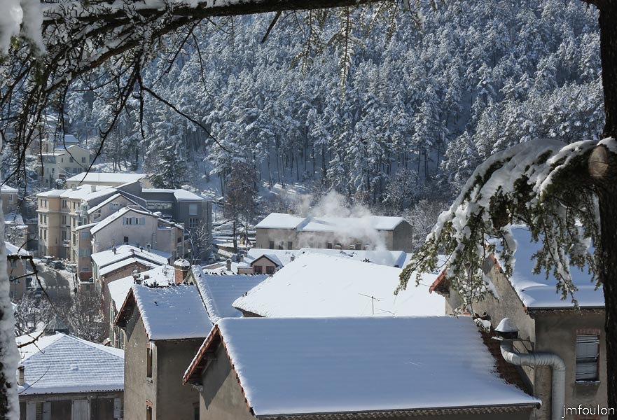 sist-neige-12_02-07.jpg - Vue sur la montée du Thor et le pied du Molard depuis la Tour du Fort