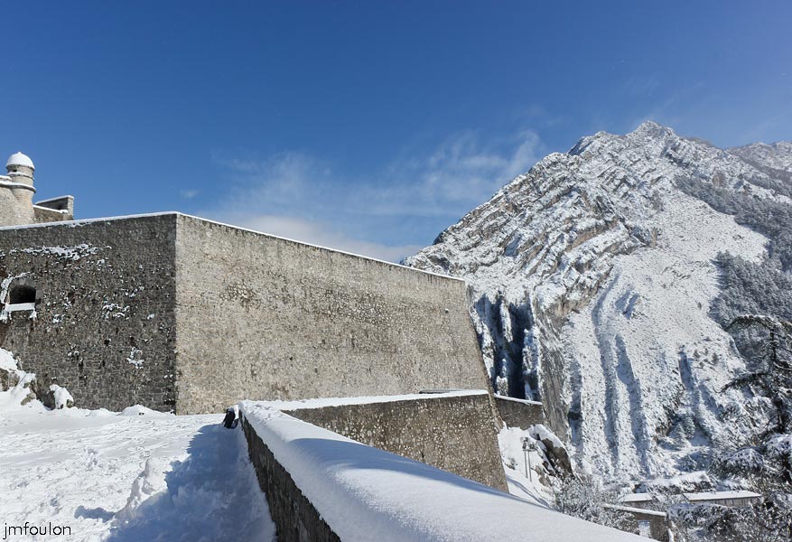 sist-neige-12_02-12.jpg - Depuis l'esplanade de la Citadelle | Voir la galerie sur la Citadelle de Sisteron