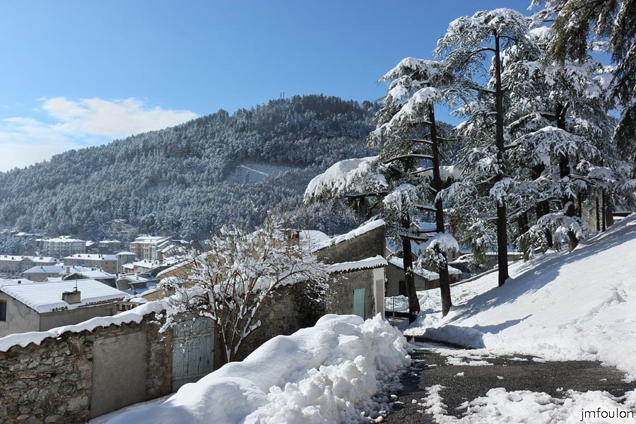 sist-neige-12_02-22.jpg - Vue vers l'Est et le Molard depuis la rue de la Poterie