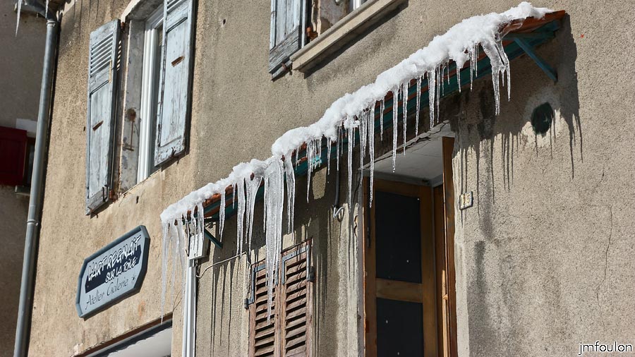 sist-neige-12_02-27.jpg - La Coste - Glace rue Notre Dame (zoom)