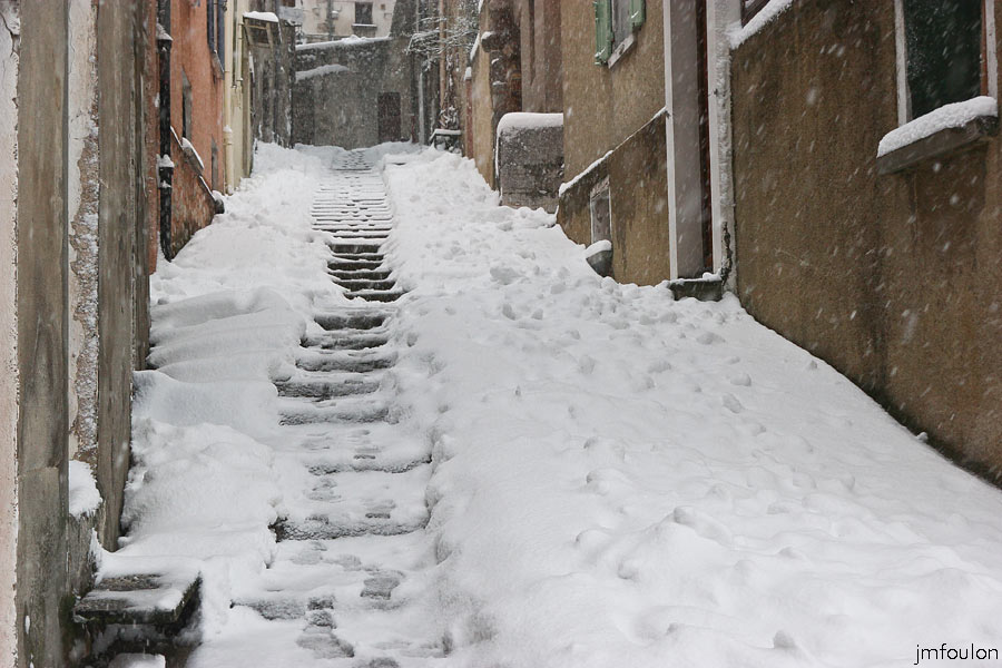 sist-neige-11_02-35web.jpg - Montée depuis la place de la Poterne