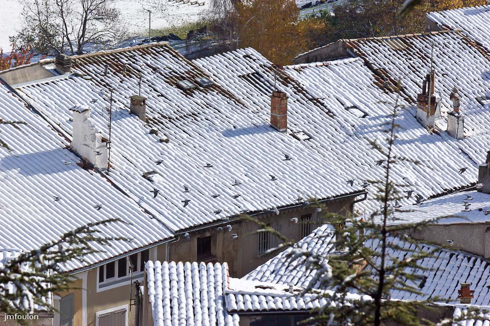 sist-21-11-13-020.jpg - Toitures enneigées de la rue Saunerie