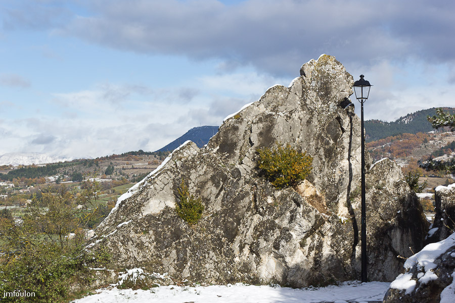 sist-21-11-13-033.jpg - Le Rocher du Dromadaire ourlé de neige