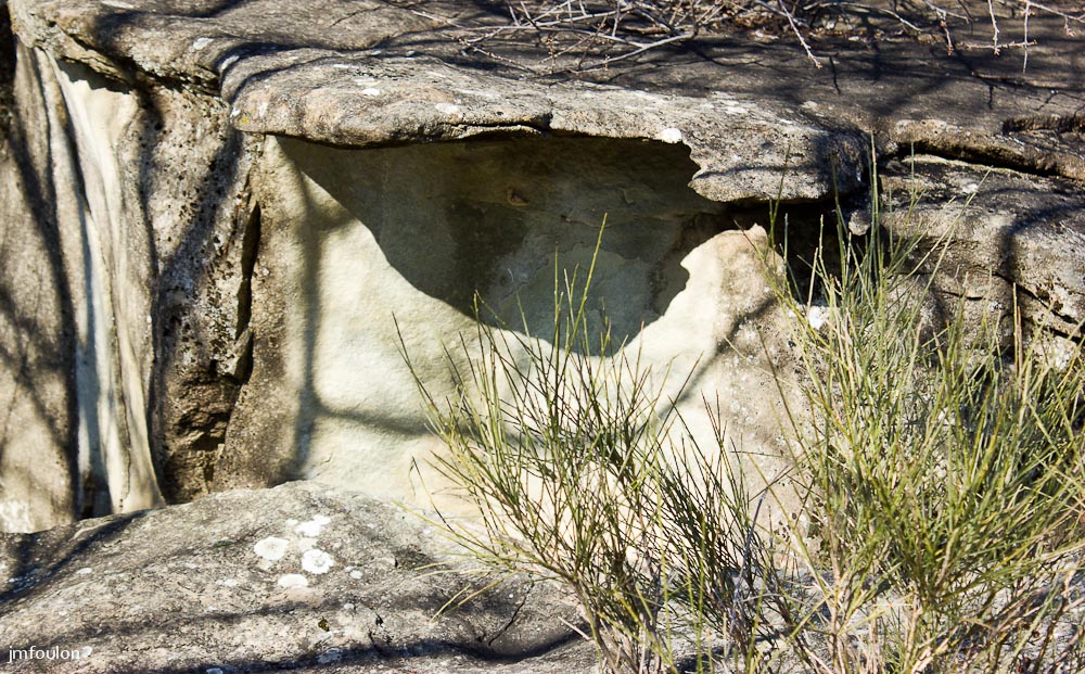 pierre-avon-007.jpg - L'érosion donne déjà ici d'étranges formes à la roche