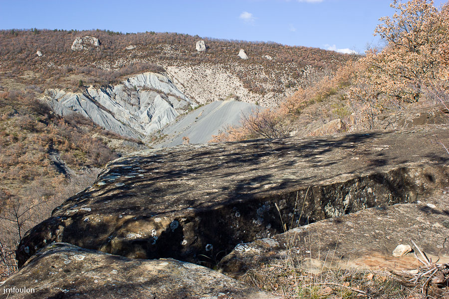 pierre-avon-010.jpg - Au loin le Molard et la crête marneuse des Houlettes d'ou nous venons