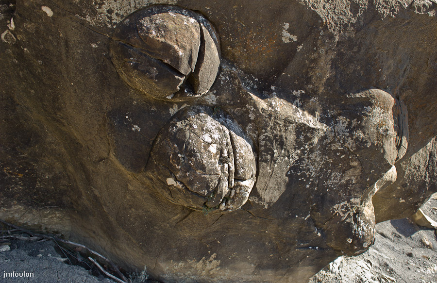 pierre-avon-022.jpg - Barre rocheuse de Pierre Avon - Boules de grès