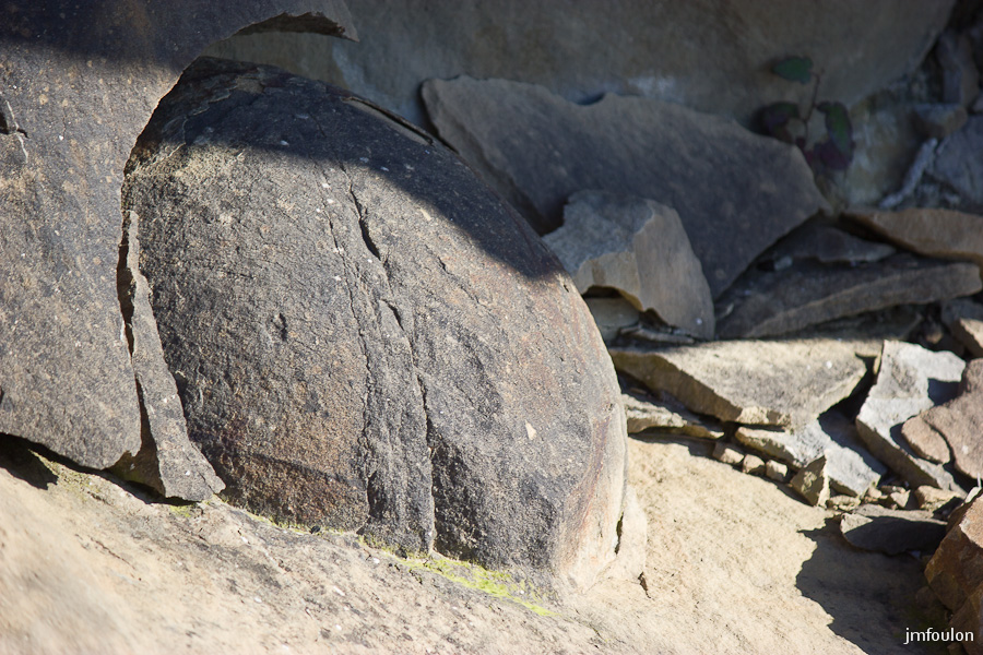 pierre-avon-037.jpg - Barre rocheuse de Pierre Avon - Boule de grès