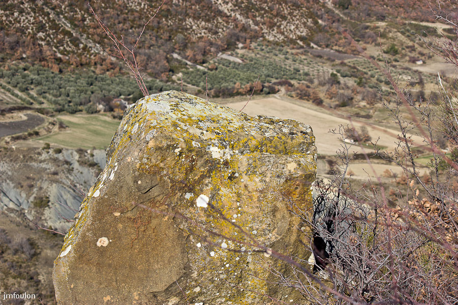 pierre-avon-046.jpg - Nous voici au point le plus haut du site. D'ici, la vue sur les Houlettes est imprenable !