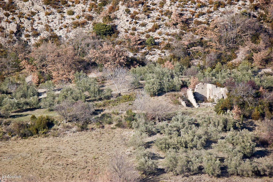 pierre-avon-049.jpg - Une autre ruine plus au Nord