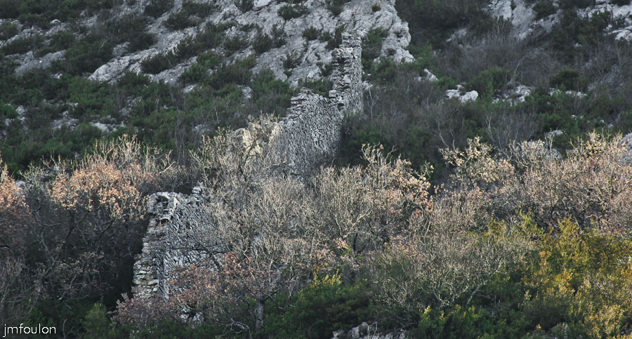rempart-haut-02_lr-web.jpg - Petit coup de zoom pour voir de plus près. Ici, une vue en coupe de l'ouvrage