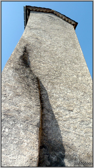 rempart-bg-reynaud-02web.jpg - Sisteron - Vestiges des Remparts - Bourg Reynaud. A l'Est de la porte de la Nière, on voit encore la jonction du rempart qui partait vers la Durance pour fermer le sud du quartier du Bourg Reynaud