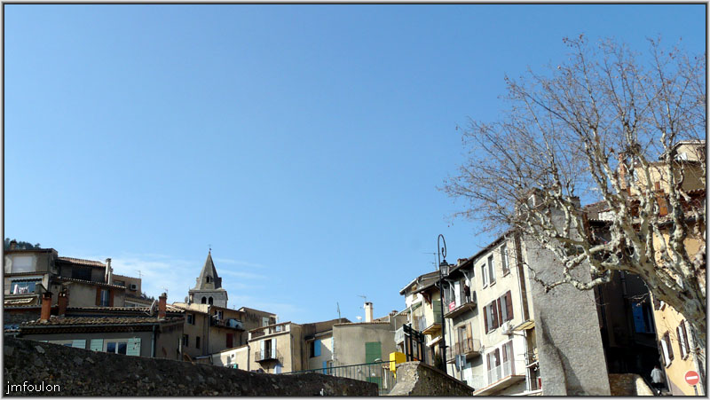 rempart-bg-reynaud-03web.jpg - Sisteron - Vestiges des Remparts - Bourg Reynaud. En bas de l'image, vestiges du rempart sud de bourg Reynaud et pignon Est de la porte de la Nière vue précedemment