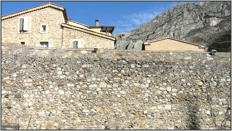 rempart-bg-reynaud-04web.jpg - Sisteron - Vestiges des Remparts - Bourg Reynaud. Le long de la Durance