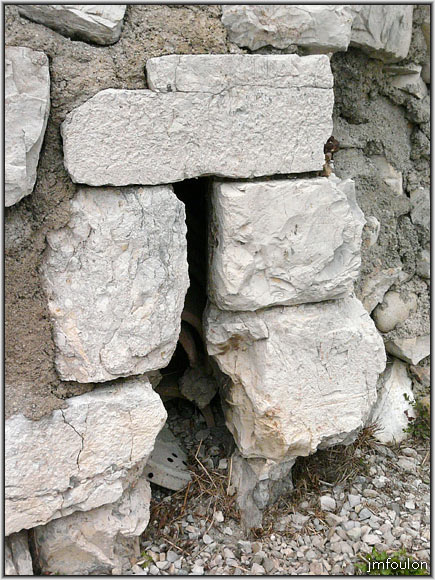 rempart-bg-reynaud-17web.jpg - Sisteron - Vestiges des Remparts - Bourg Reynaud. Meurtrière