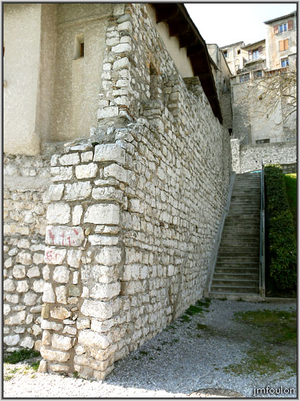 rempart-bg-reynaud-26web.jpg - Sisteron - Vestiges des Remparts - Bourg Reynaud. Cette partie du rempart rejoingnait et se soudait à la porte Fond Chaude plus haut