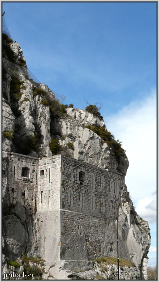 rempart-dauphine-1web.jpg - Sisteron - Vestiges des Remparts - Bastion à l'ouest de la Porte de Dauphine, qui se trouvait en bas à droite