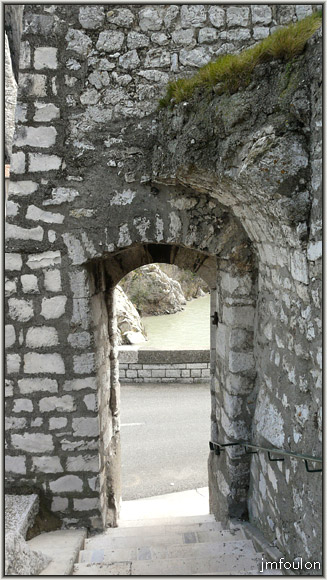 rempart-de-gardette-05web.jpg - Sisteron - Vestiges des Remparts - La Gardette. Porte donnant à l'intersection des rues Fond Chaude et du Pont de la Baume