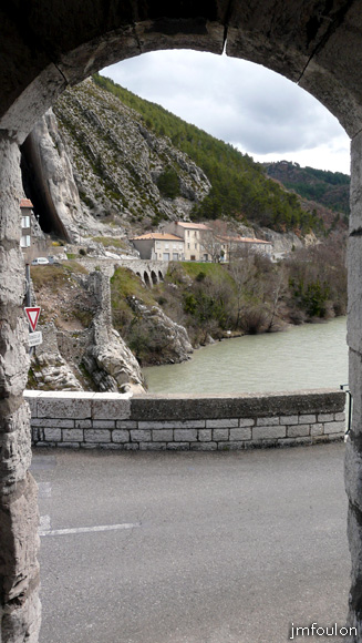 rempart-de-gardette-06web.jpg - Sisteron - Vestiges des Remparts - La Gardette. Porte donnant à l'intersection des rues Fond Chaude et du Pont de la Baume. De plus près