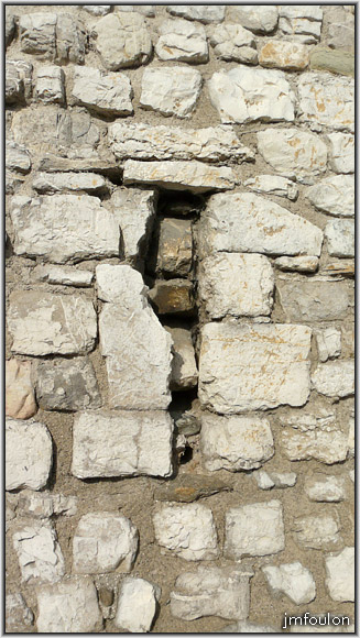 rempart-grd-jardin-5web.jpg - Sisteron - Vestiges des Remparts - Rue des Grands Jardins - Meurtrière