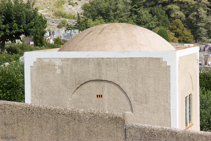 sisteron-vue-013.jpg - Sisteron - Bâtiment pour le rituel funéraire au quartier Mulsulman du cimetière.