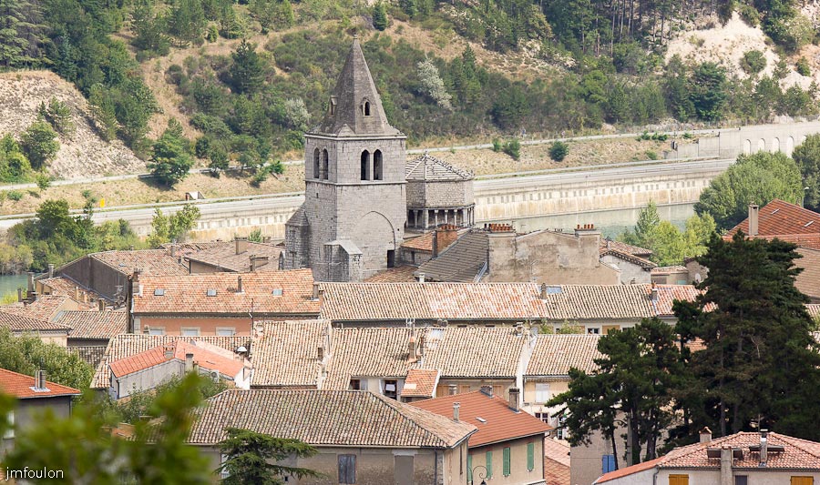 sisteron-vue-014.jpg - Sisteron - Rue de Provence et ND des Pommiers depuis le Collet.