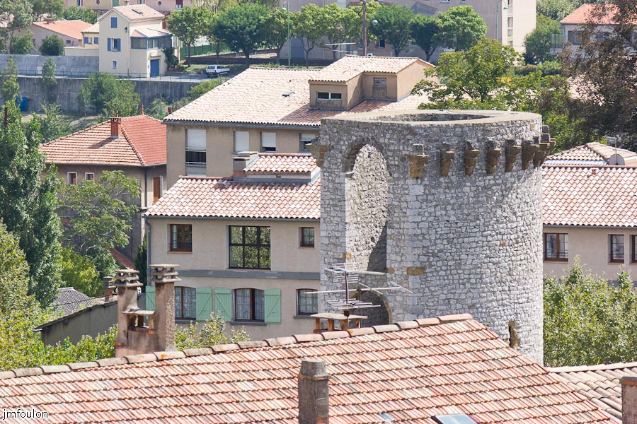 sisteron-vue-018.jpg - Sisteron - Tour de la Médisance vue depuis le Collet.