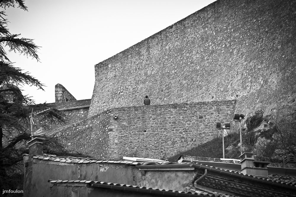 zoom-nb-010.jpg - Sisteron - Un Autre Regard - part 1. Contemplative solitude