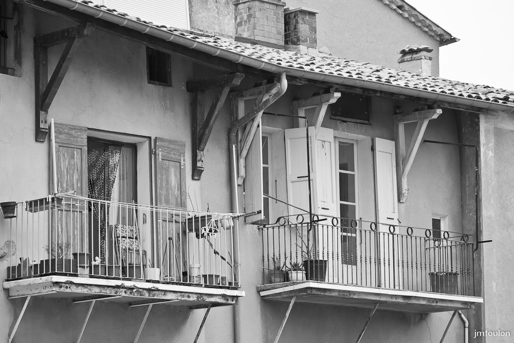 zoom-nb-017.jpg - Sisteron - Un Autre Regard - part 1. Les balcons jumeaux - Place de la Nière