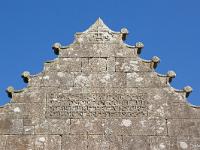 Sainte-Marie du Menez-Hom  Inscription : « Missire M. Cravec Recteur de Plomodiern, Guil Le Doaré Prêtre Vicaire C. Roignant. F. 1766 »