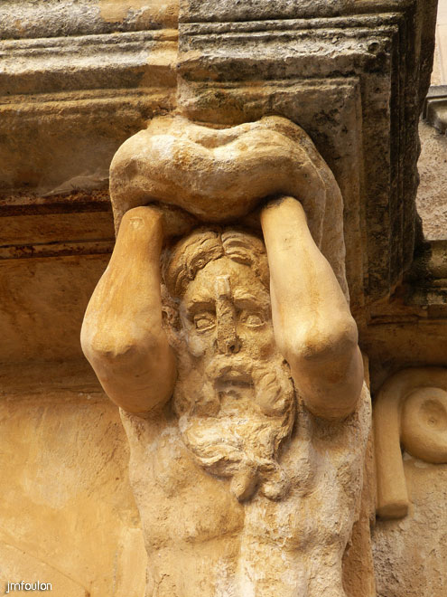 st-saturnin-10.jpg - Balcon aux Atlantes ( détail )