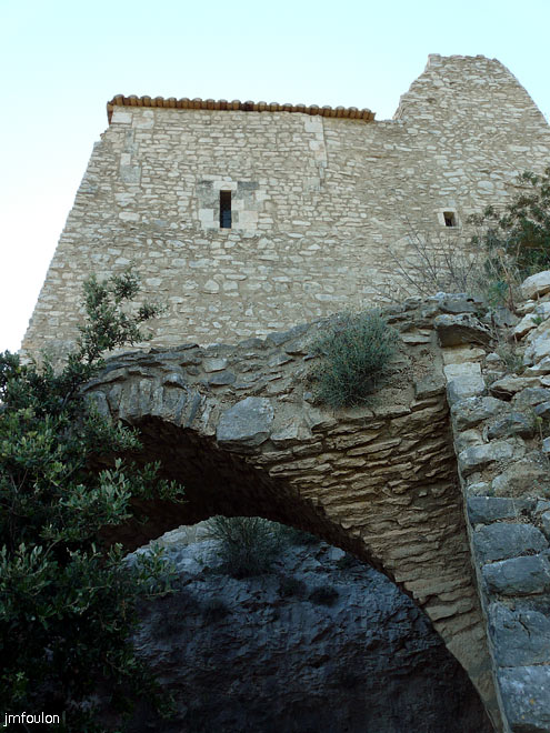 st-saturnin-33.jpg - Le chateau ( flan est )