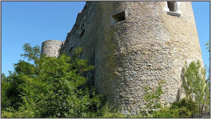 tallard-chateau-38web.jpg - Entre les Tours Nord/Ouest et Sud, le logis du Seigneur