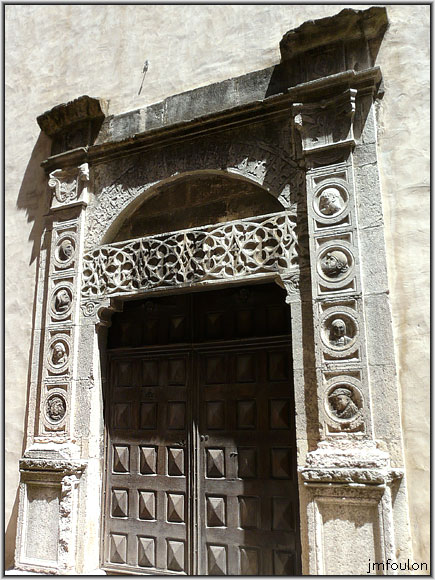 tallard-48web.jpg - Rue Chevallerie - Grand portail ouvragé de style renaissance de l'église Saint Grégoire