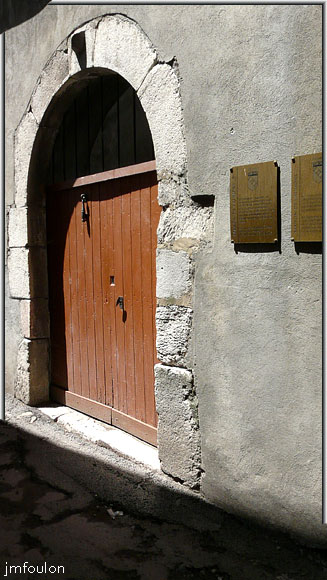 tallard-99web.jpg - Rue Antoine Mourès - Porte cochère de l'ancienne Maison de l'Aumône