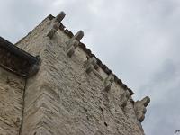 Taulignan - Drôme provençale  Vestiges des remparts de Taulignan - Ici des corbeaux