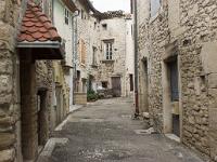 Taulignan - Drôme provençale  A l'intérieur de l'enceinte fortifiée - Maisons du XVe, XVIe et XVIIe siècles
