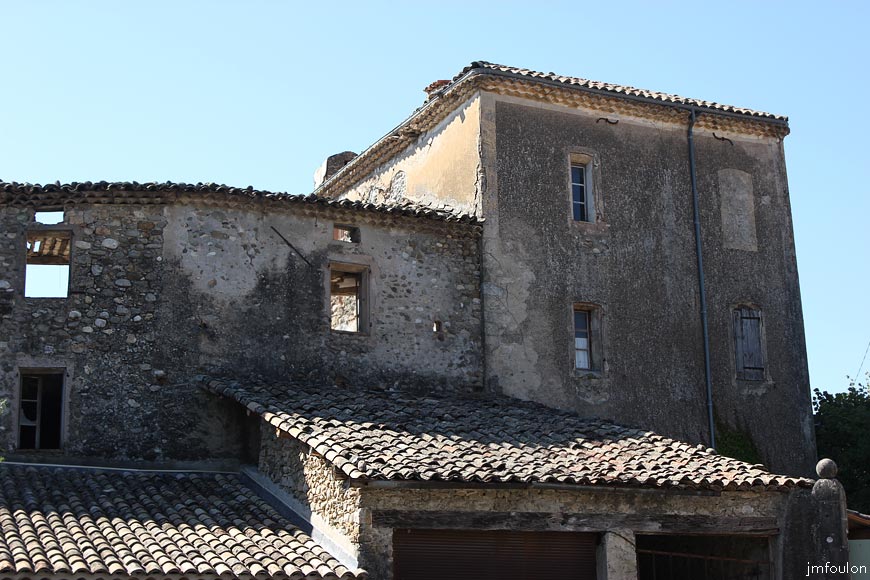 theze-chateau-02web.jpg - Thèze - Vestiges du château (façades Nord)