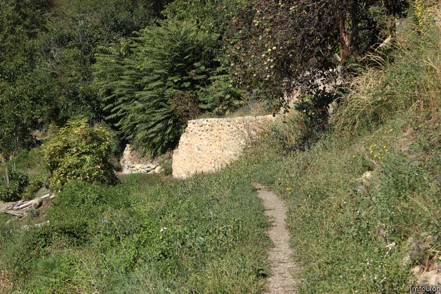 theze-jardins-05web.jpg - Thèze - Sentier le long des jardins