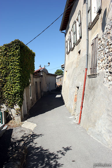 theze-24web.jpg - Théze - Une rue au Sud du village