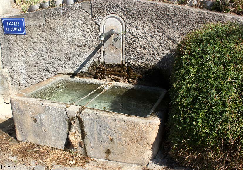 theze-27web.jpg - Théze - Fontaine Passage du Centre