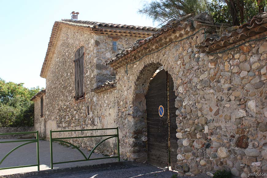 theze-47web.jpg - Théze - Corp de ferme près de l'église au Sud