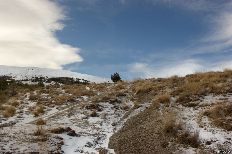 tour-du-puy-016.jpg - Vue sur Jouère enneigée depuis Dalmas