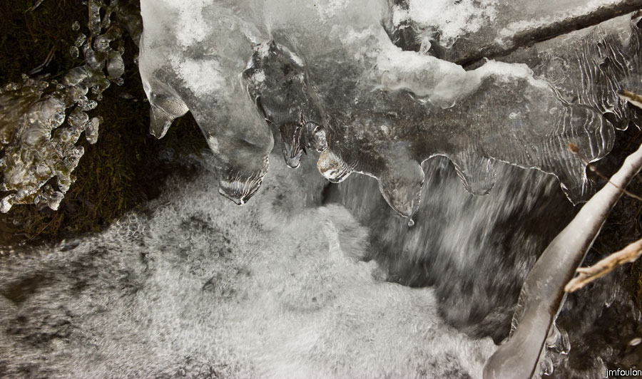 tour-du-puy-027.jpg - Glace dans le ruisseau de l'Adret