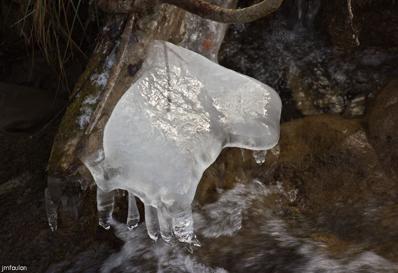 tour-du-puy-032.jpg - Glace dans le ruisseau de l'Adret au niveau du Gayne